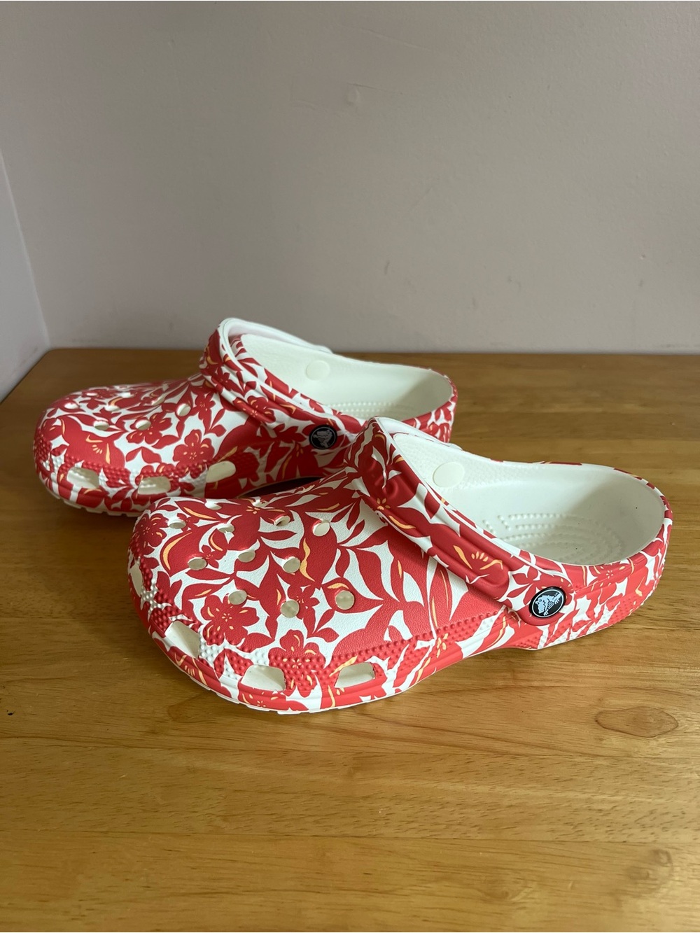 NWT Island Flower Crocs - Picture 2 of 6